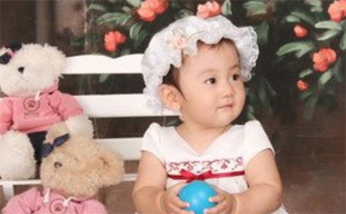 何姓男孩子取名